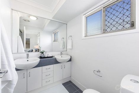 Property photo of 4/151 Pine Street Wynnum QLD 4178