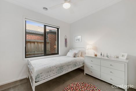 Property photo of 13 McKillop Way Fraser Rise VIC 3336