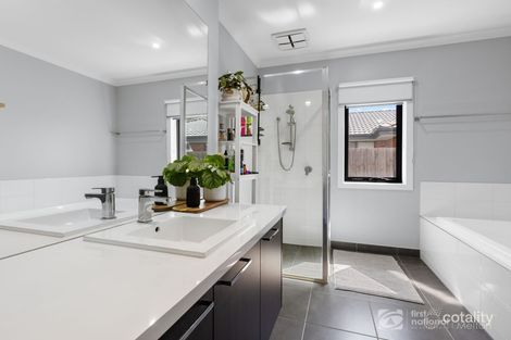 Property photo of 14 Lancefield Circuit Eynesbury VIC 3338