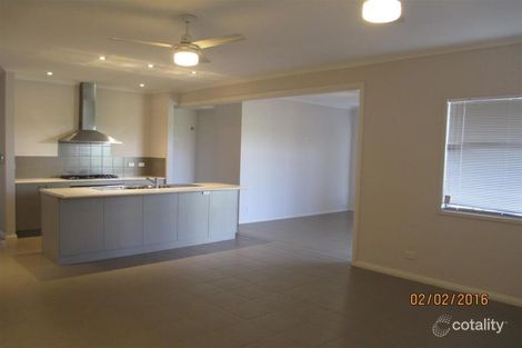 4 Garlirri Cres, Baynton, WA 6714