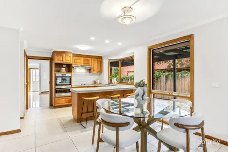 Property photo of 21 Appleberry Close Knoxfield VIC 3180