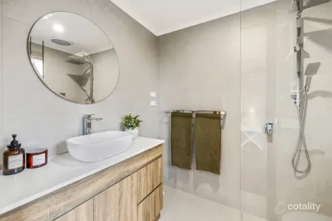 Property photo of 21 Appleberry Close Knoxfield VIC 3180