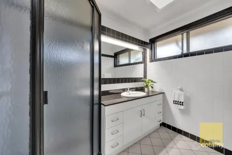 Property photo of 26 Leighton Crescent Deer Park VIC 3023