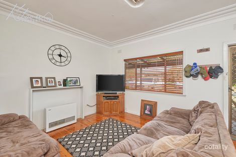 Property photo of 11 Killara Avenue Mount Austin NSW 2650