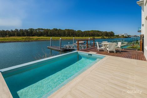 Property photo of 20 Northwater Drive Hope Island QLD 4212