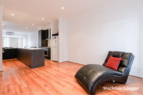 Property photo of 12 Andover Lane Craigieburn VIC 3064