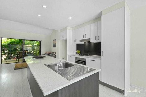Property photo of 4/255 Cavendish Road Coorparoo QLD 4151