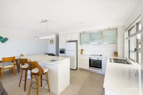 2/1 Bulcock St, Caloundra, QLD 4551