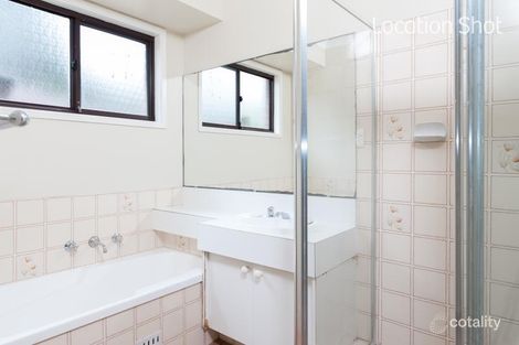 Property photo of 30 Ferntree Close Wyoming NSW 2250