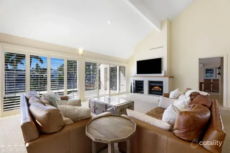 Property photo of 5841 Coveside Lane Hope Island QLD 4212