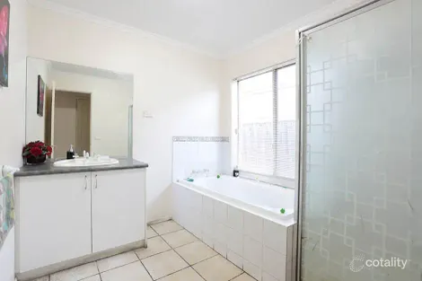Property photo of 27 Retford Close Werribee VIC 3030