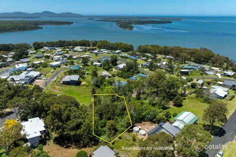 Property photo of 10 Dandanong Crescent Coomba Park NSW 2428