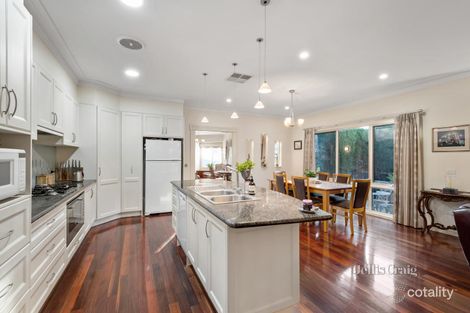 Property photo of 10 Elm Grove Mount Waverley VIC 3149