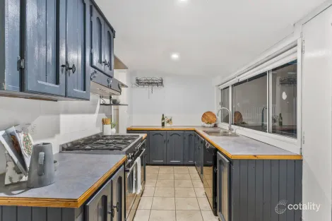 Property photo of 35 White Avenue Wendouree VIC 3355