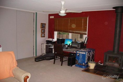 Property photo of 15 Littleton Avenue Yinnar VIC 3869