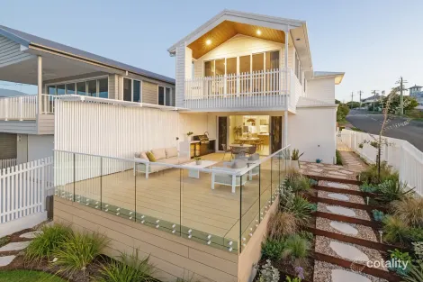 Property photo of 19 Stratton Terrace Wynnum QLD 4178