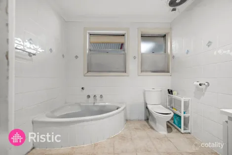 Property photo of 3 Ventnor Crescent Coolaroo VIC 3048
