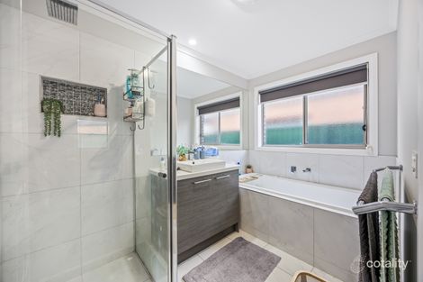 Property photo of 27 Cinnamon Drive Lake Gardens VIC 3355