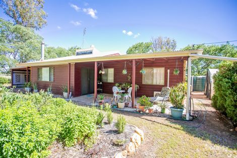 15 Barkers Rd, Chinchilla, QLD 4413