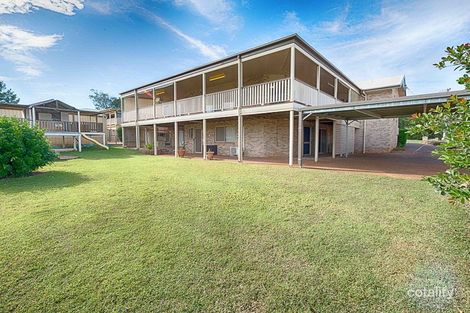 16 Hilltop Ave, Qunaba, QLD 4670