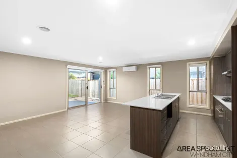 Property photo of 10 Harker Esplanade Tarneit VIC 3029
