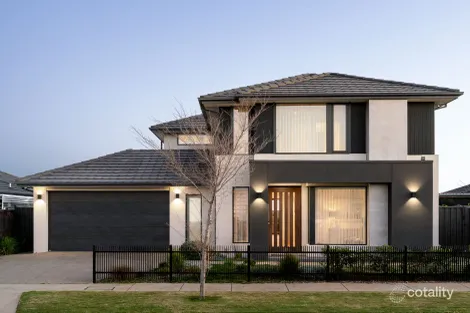 12 Meadowbank Gr, Rockbank, VIC 3335