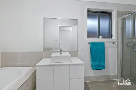 Property photo of 9 Longmeadow Parkway Box Hill NSW 2765
