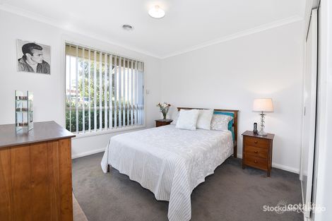 Property photo of 16 Delwyn Close Thomastown VIC 3074