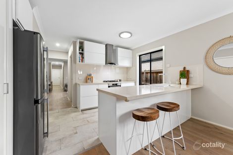 Property photo of 15 Burnham Crescent Keysborough VIC 3173