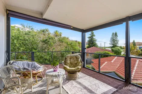 2/17 Valley Rd, Halls Head, WA 6210