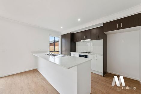 196 Waterhaven Bvd, Point Cook, VIC 3030