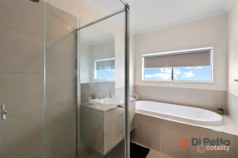 Property photo of 45 Kosciuszko Circuit Clyde VIC 3978