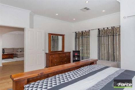 Property photo of 11 Stonewall Circuit Landsdale WA 6065