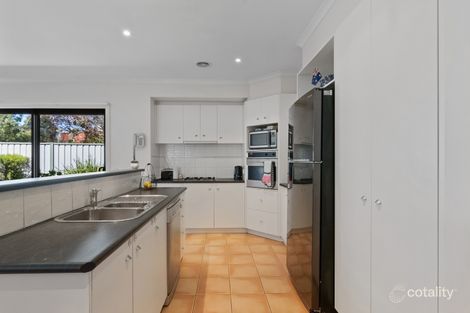 Property photo of 5 Grenoble Close Spring Gully VIC 3550