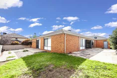 Property photo of 17 Hascombe Drive Caroline Springs VIC 3023