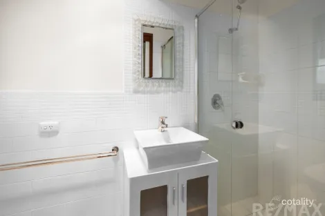 Property photo of 33 Bridgnorth Street Carindale QLD 4152
