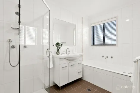 Property photo of 4 Lindsay Avenue Kiama Downs NSW 2533