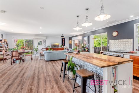 Property photo of 3 Peel Close Bathurst NSW 2795