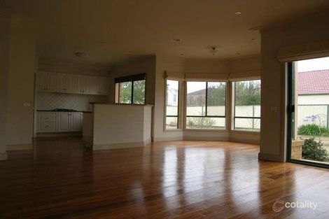 Property photo of 14 Jackson Place Caroline Springs VIC 3023