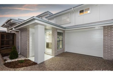 Property photo of 2/241D Mackenzie Street Centenary Heights QLD 4350