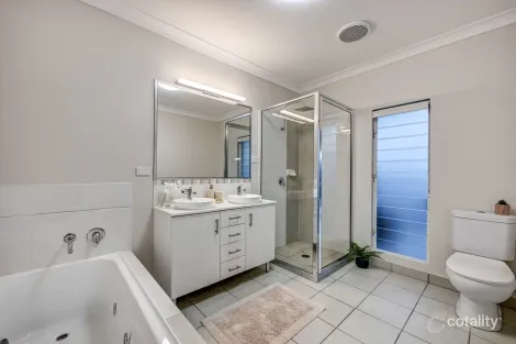 Property photo of 21 Cashell Crescent Bushland Beach QLD 4818