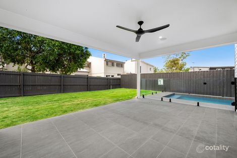 11 Ellesmere St, Yeronga, QLD 4104