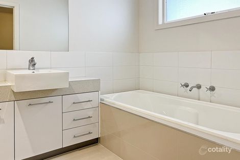 Property photo of 4/12 Lemon Tree Lane Greensborough VIC 3088