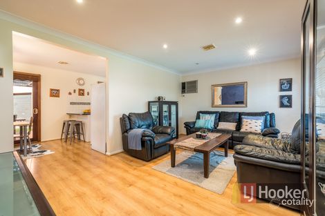 Property photo of 32 Meredith Crescent Hampton Park VIC 3976