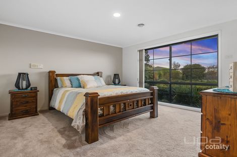Property photo of 2 Paterson Court Brookfield VIC 3338