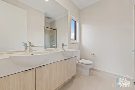 Property photo of 7 Freiberger Grove Clyde North VIC 3978