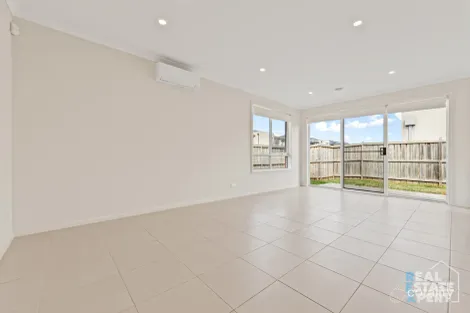 Property photo of 7 Freiberger Grove Clyde North VIC 3978