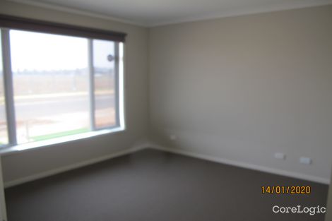 Property photo of 9 Azadi Crescent Strathtulloh VIC 3338