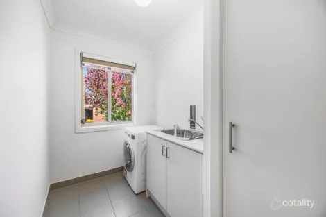 Property photo of 4 Newhaven Close Mount Pleasant VIC 3350