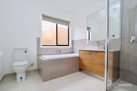 Property photo of 3 Bigarade Way Tarneit VIC 3029